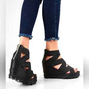 SOREL BLACK PLATFORM WEDGE SANDALS SIZE 7.5 BRAND NEW